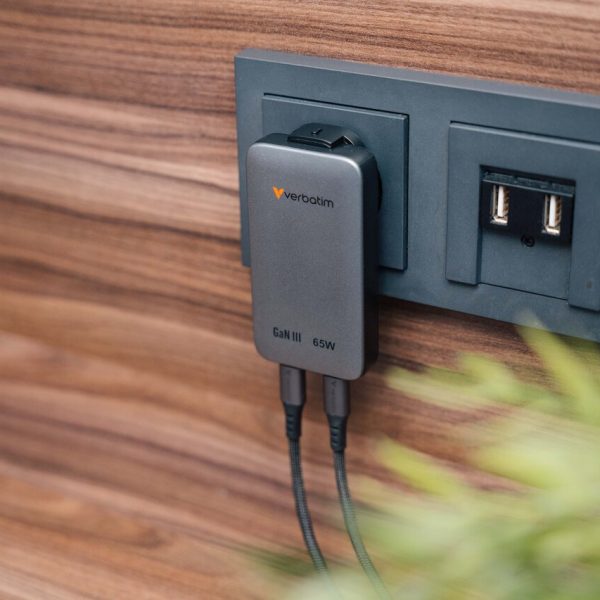 Verbatim Essentials Slim GaN zidni punjač 65 W, 2xUSB-C PD3.0, sivi