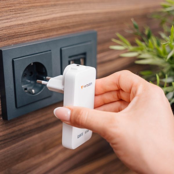 Verbatim Essentials Slim GaN zidni punjač 65 W, 2xUSB-C PD3.0, bijeli